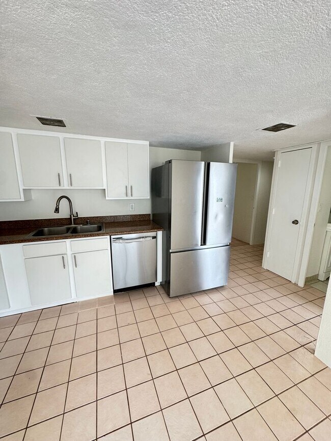 Primary Photo - PET FRIENDLY 3 Bed, 1 Bath, 1 parking ELEC...
