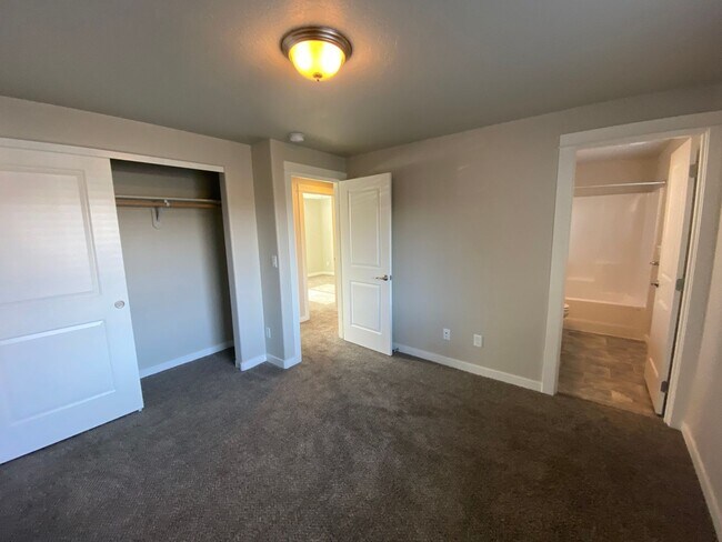Building Photo - 61539 Aaron Way