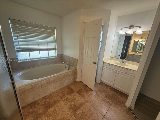 Building Photo - 3262 SW Cohutta St