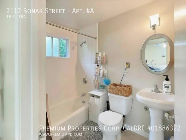 Building Photo - 2112 Bonar St