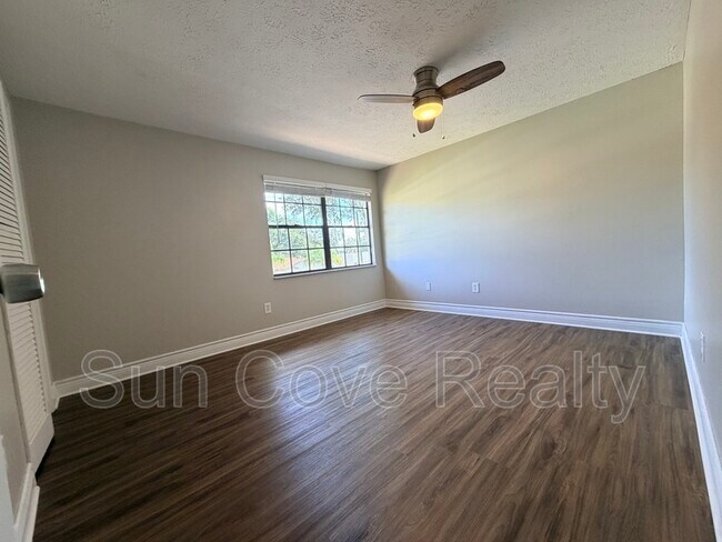 Building Photo - 4017 Paddlewheel Dr
