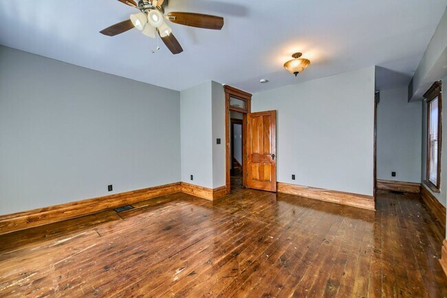Building Photo - Short North / Victorian Village Stunning Single Family House!