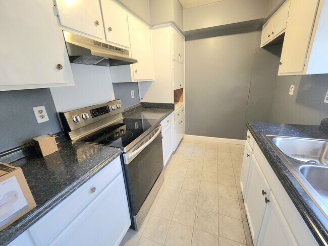 Building Photo - 3 bedroom/2bath  $1295/mth