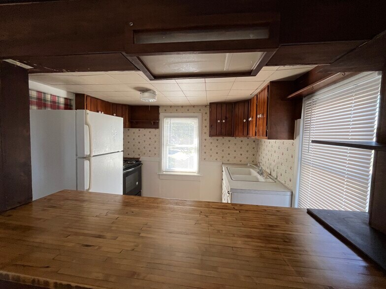 Kitchen - 401 N Baltimore Ave