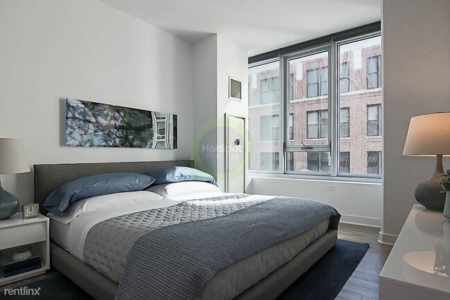 Building Photo - 720 S Wells St