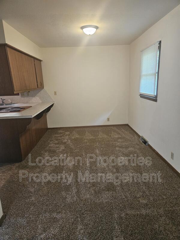 Building Photo - 1801 W 4th St