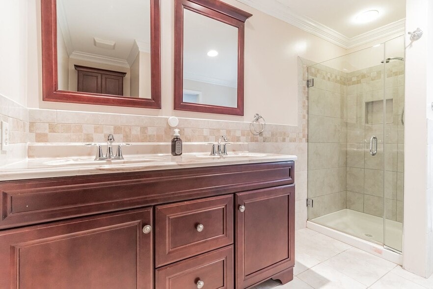 Building Photo - 48 Stonehurst Ct