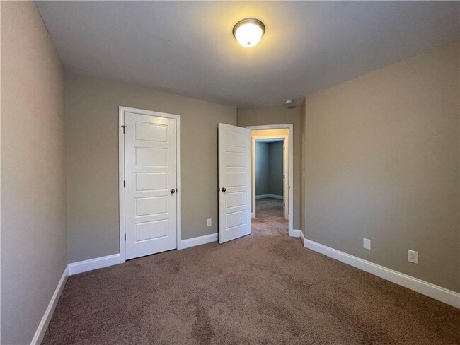 Building Photo - 495 Kirkland Dr