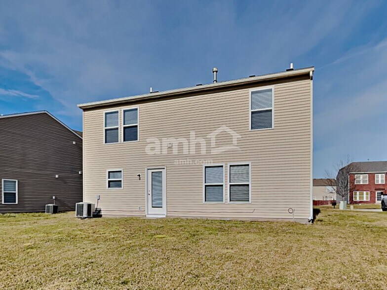 Building Photo - 8459 Wanda Lake Dr
