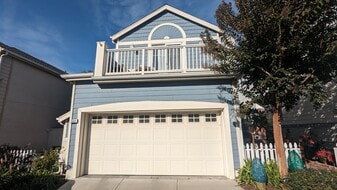 Building Photo - 1554 Plymouth Ln