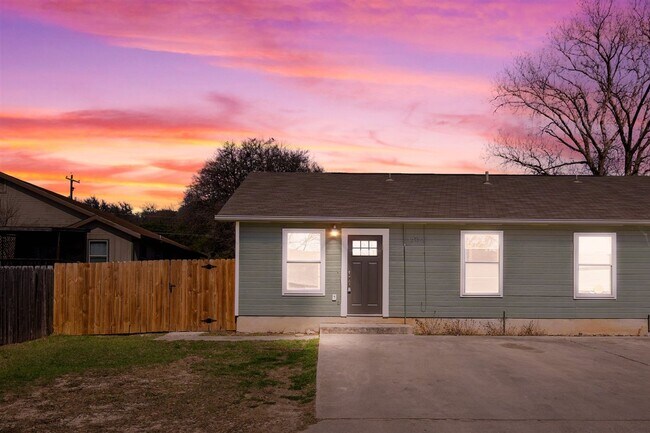 Building Photo - 1204 Hillyer St