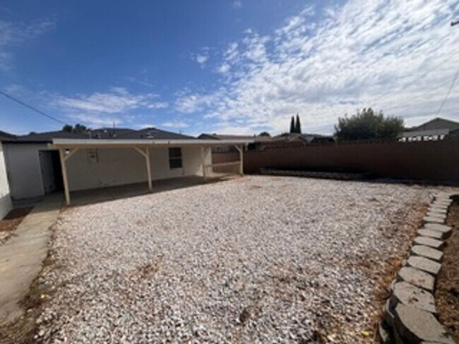 Building Photo - Beautiful Remodeled Home in Tehachapi!