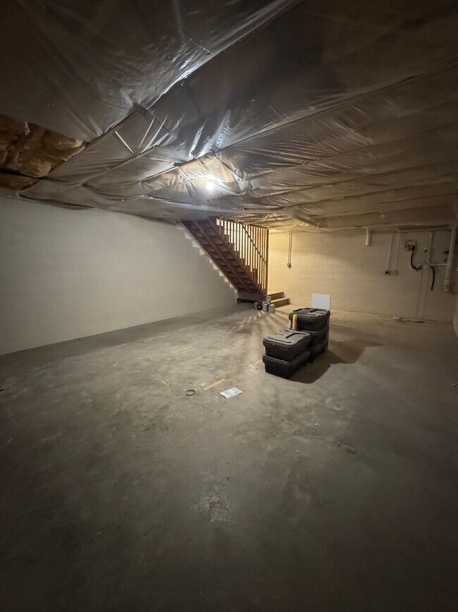 Building Photo - 1232 Camelot Ct