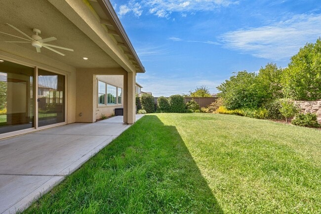 Building Photo - Luxury 5 Bedroom Home in Serrano – Spaciou...