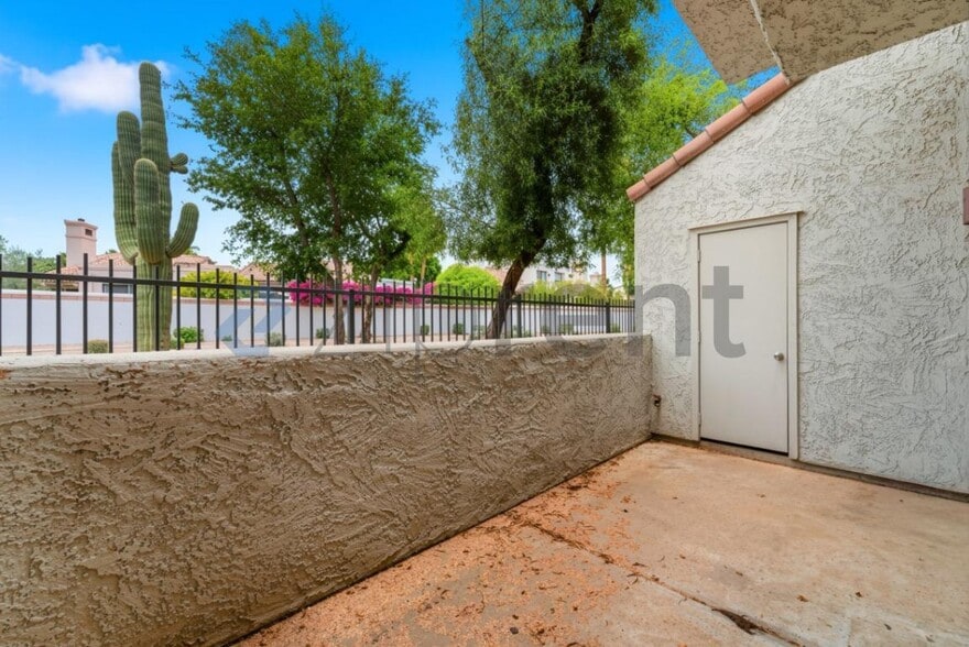 Building Photo - Unit Unit 1018