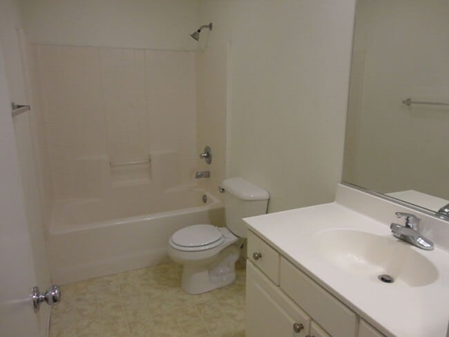 Building Photo - KIA1V