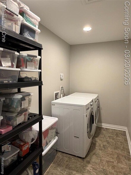 Building Photo - 58206 Sunflower Cir N