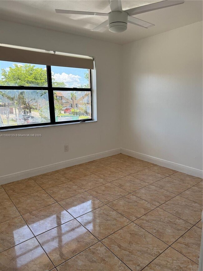 Building Photo - 2530 W 67th Pl
