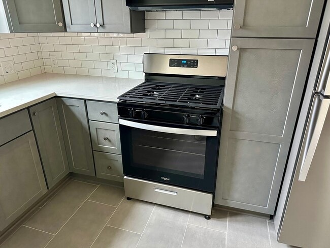 Building Photo - 901-903 E Center St