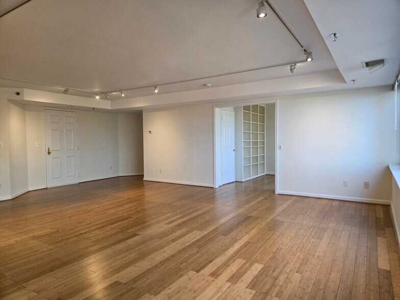 Spacious Sitting and Dining Room - 5450 Whitley Park Ter