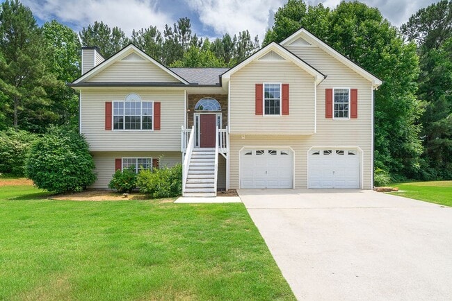 Building Photo - SPACIOUS 3 BED /2 BATH HOME