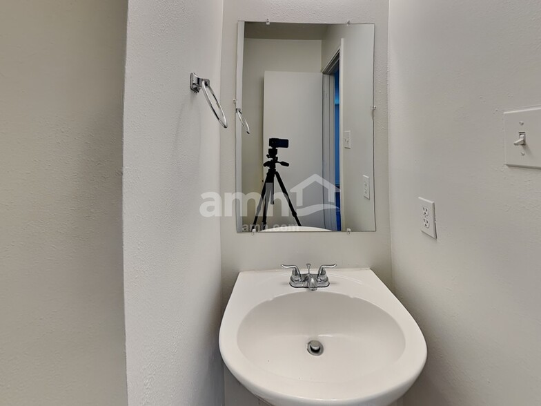 Building Photo - 9220 Mahan Dr