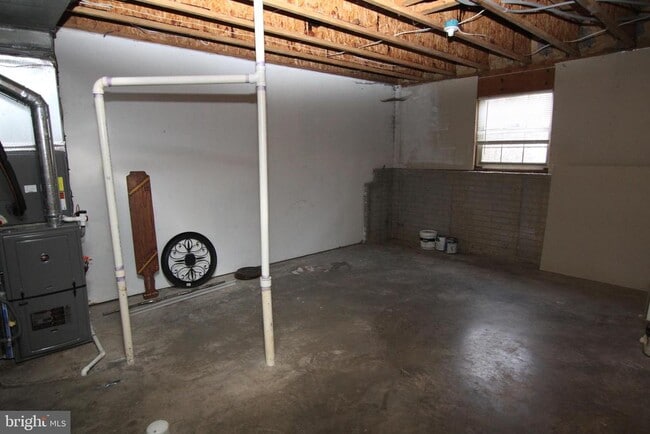 Building Photo - 14946 Enterprise Ln