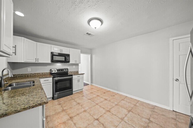 Building Photo - 9315 Laura Koppe Rd