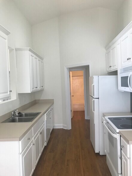 Building Photo - 1120 Crescent Meadows Dr