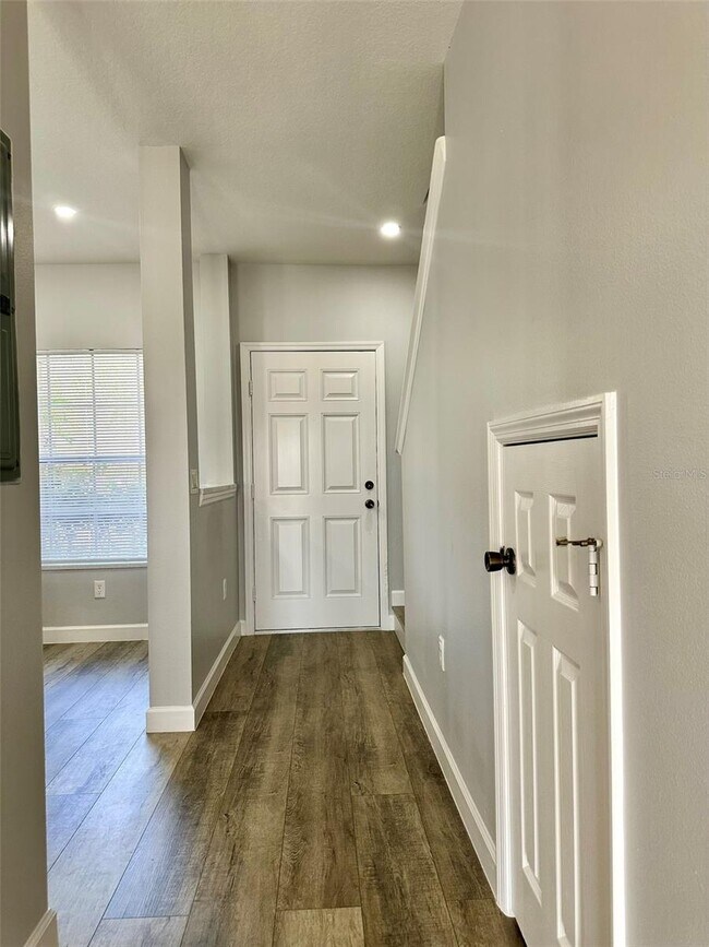 Building Photo - 918 Chelsea Dr