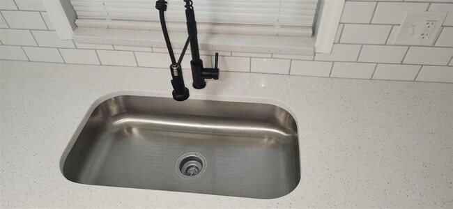 Building Photo - 10106 Royal Acres Ct