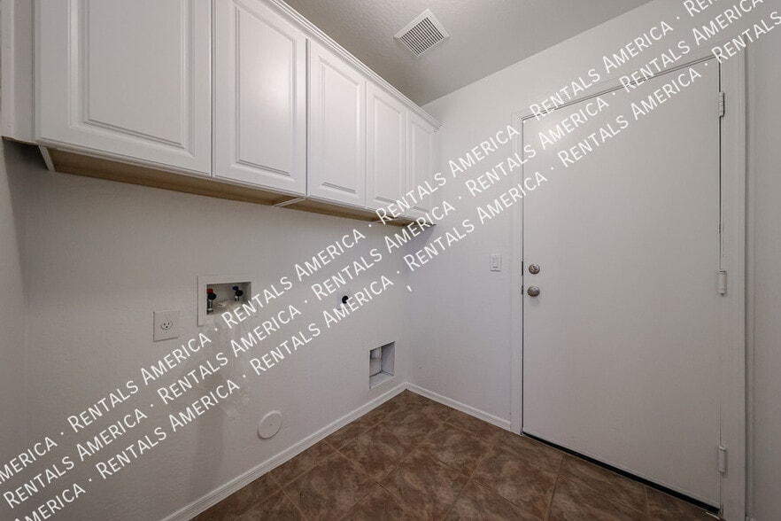 Building Photo - 29120 N Yellow Bee Dr