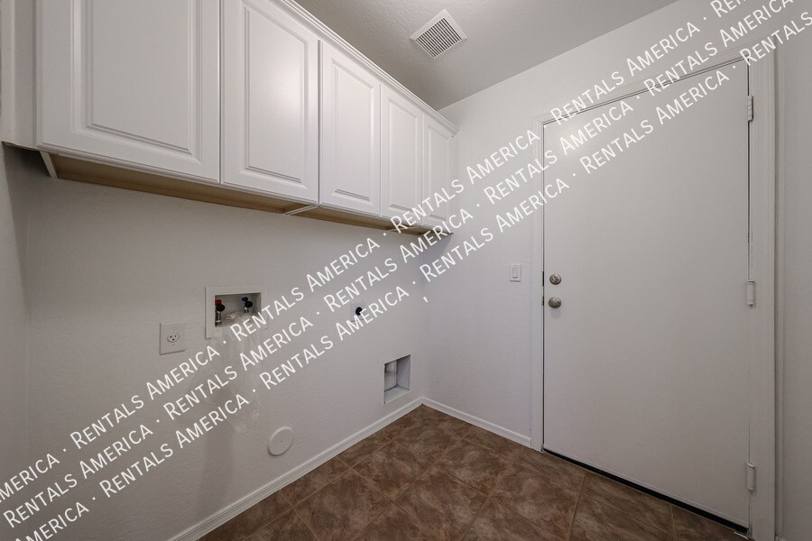 Building Photo - 29120 N Yellow Bee Dr