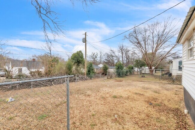 Building Photo - Updated 2 Bedroom / 1 Bath Home in Spartanburg $1,205/mo rent
