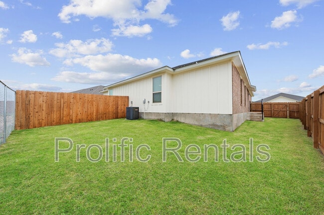 Building Photo - 117 Leon Ln