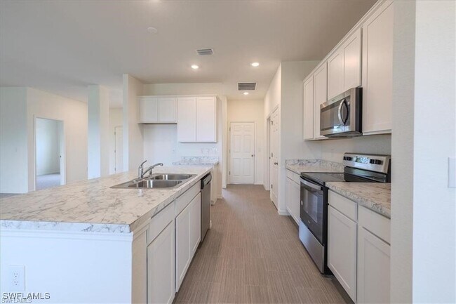 Building Photo - 4208 NE 15th Pl