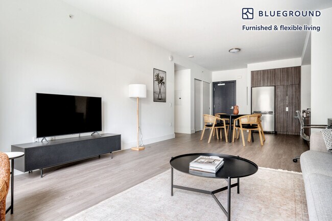 Building Photo - 18 10th St