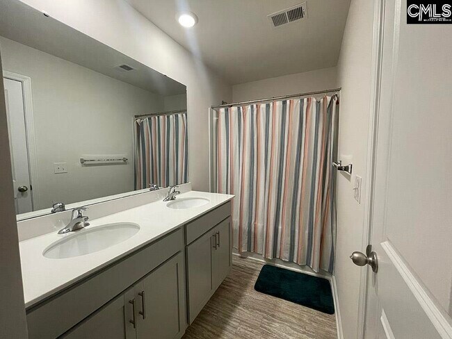 Building Photo - 212 Timber Wood Dr
