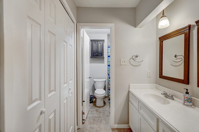 Building Photo - 4907 Quail Hollow Dr