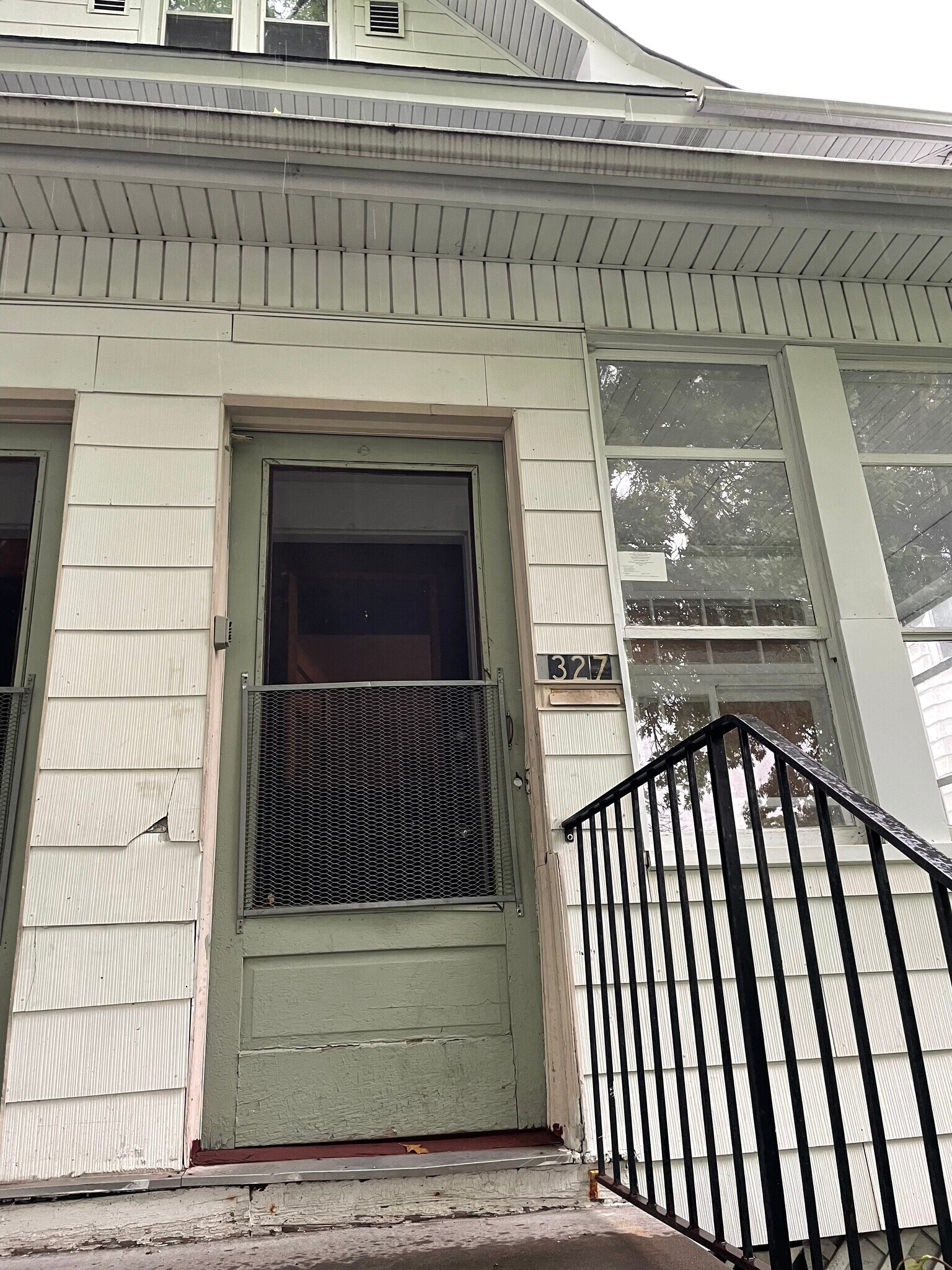 Building Photo - 327 Aurora Ave