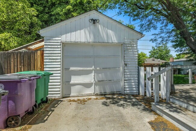 Building Photo - 1761 S Filbert Ct