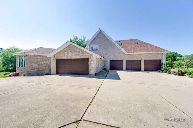 Building Photo - 14 Pentwater Dr