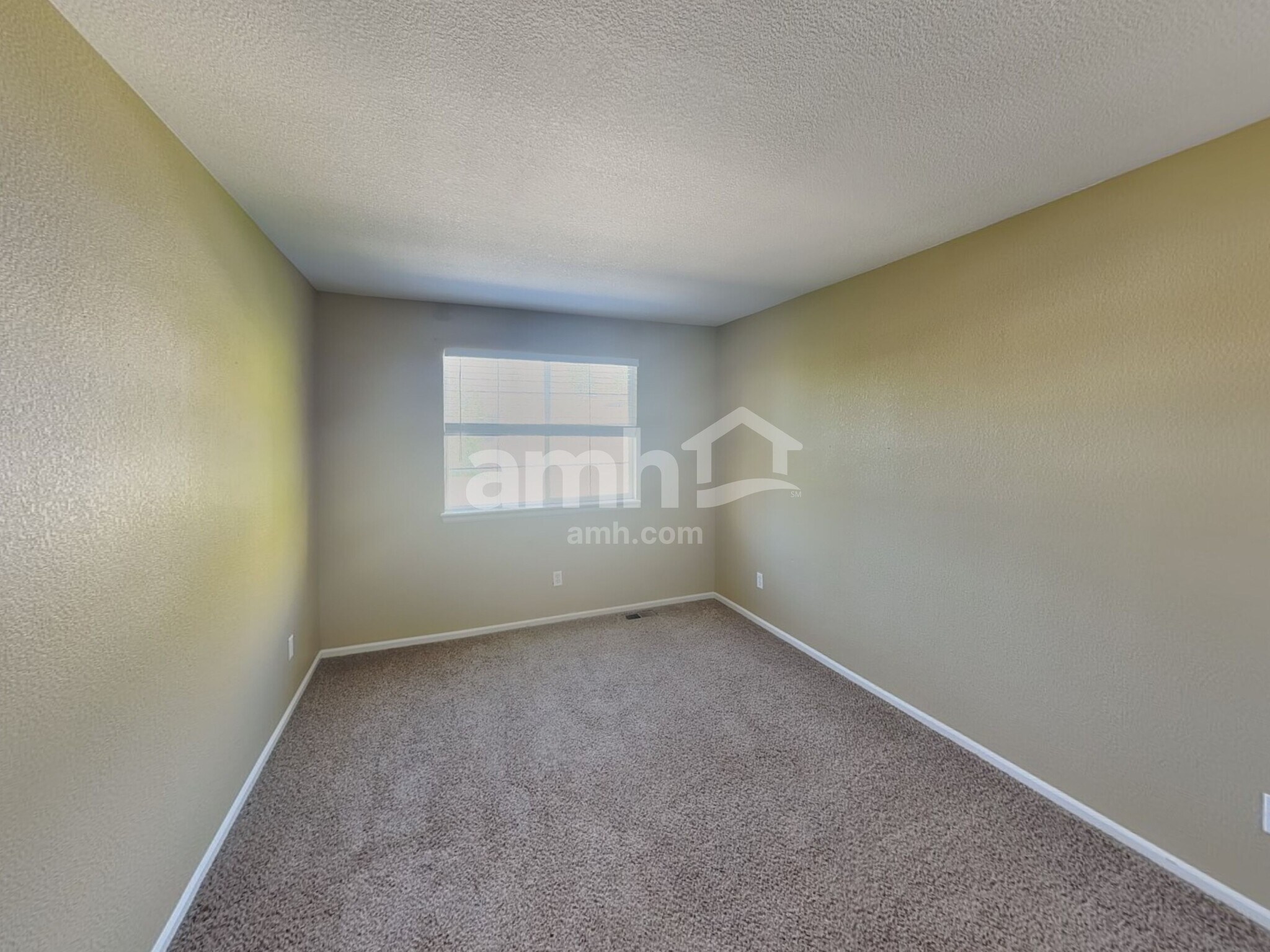 Building Photo - 22414 Quail Run Ln