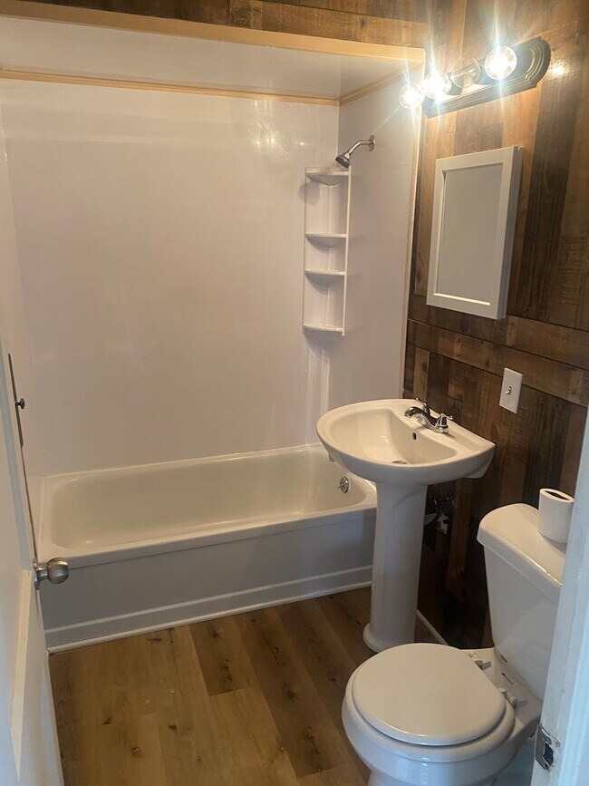 Building Photo - 3 bedroom 2 bath bungalow with finished basement