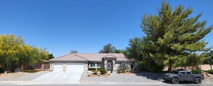 Building Photo - ARTESIA - Sandpebble St.