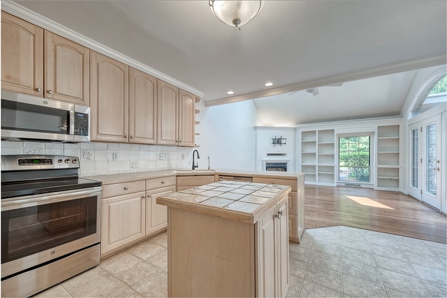 Building Photo - Fox Chapel Luxury Townhome, 4 Bedrooms, 3.5 Bathrooms, 3 Care Garage, Finished Basement.