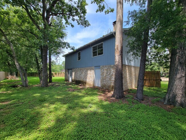 Building Photo - 8719 Valley Song Dr