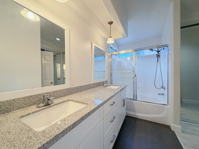 Building Photo - 6315 Blossom Ln