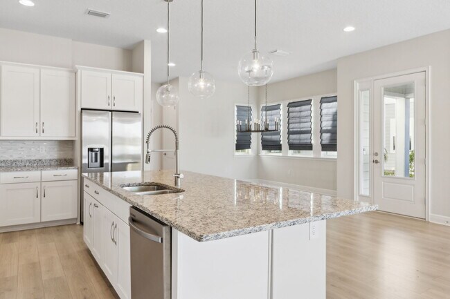 Building Photo - 401 Marquesa Cir