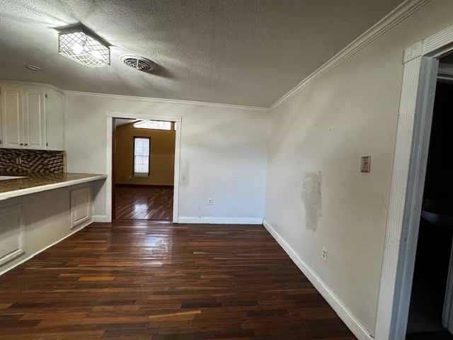 Dining Area - 6540 US-61